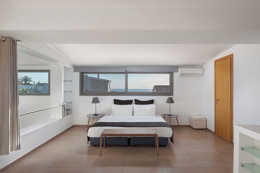 Grand Apollon Villa — 4-Star Luxury Hotel in Palaia Fokaia, Greece