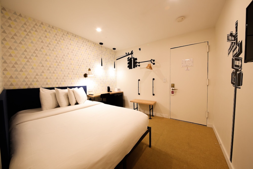 Doxie Hotel - photo 10