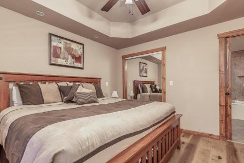 2BR Village At Indian Point 1504 near SDC Free Tickets Daily up to 500 in Branson, United States