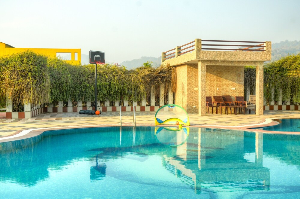 Gajraj Trails Resort in Ramnagar, India