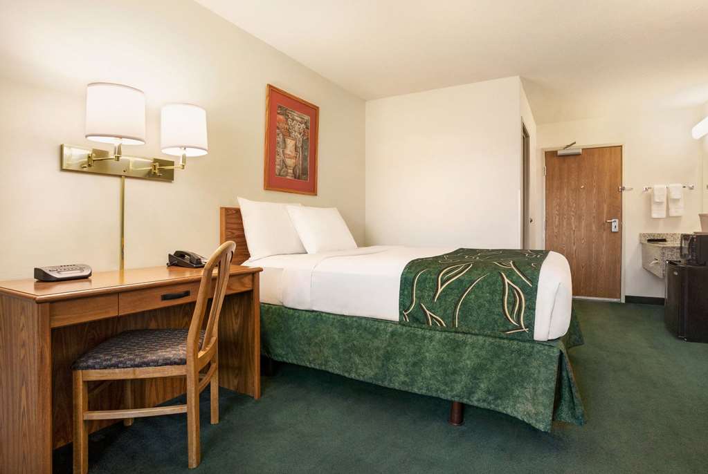 Travelodge by Wyndham Morrill - photo 8