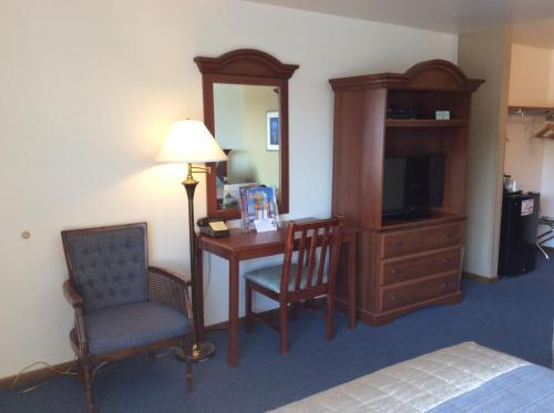 Scenic Shore Inn - photo 19