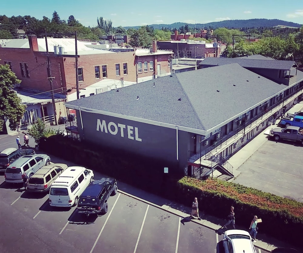 Monarch Motel - photo 39