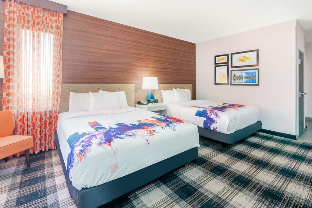 La Quinta Inn & Suites by Wyndham Oklahoma City Airport - photo 20