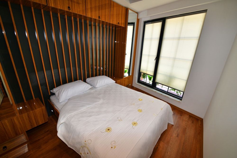 Black Lake Hotel — Borcka