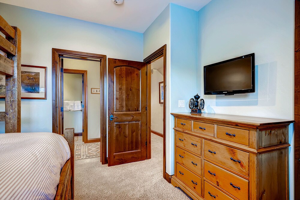 Highlands Slopeside by East West Hospitality - photo 56