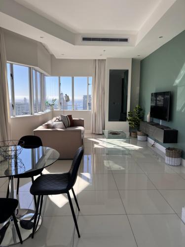Stylish 2 Bedroom Apartment City Centre — 4-Star Luxury Hotel in Cape Town, South Africa