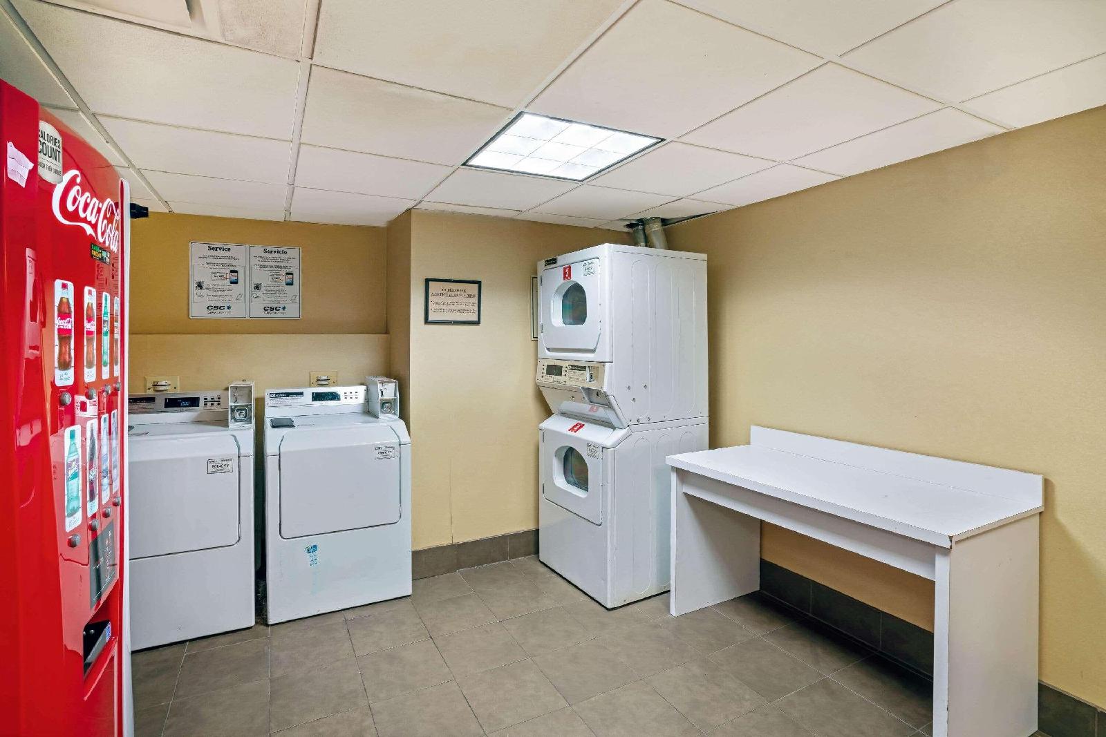 La Quinta Inn & Suites By Wyndham Memphis Primacy Parkway - photo 30