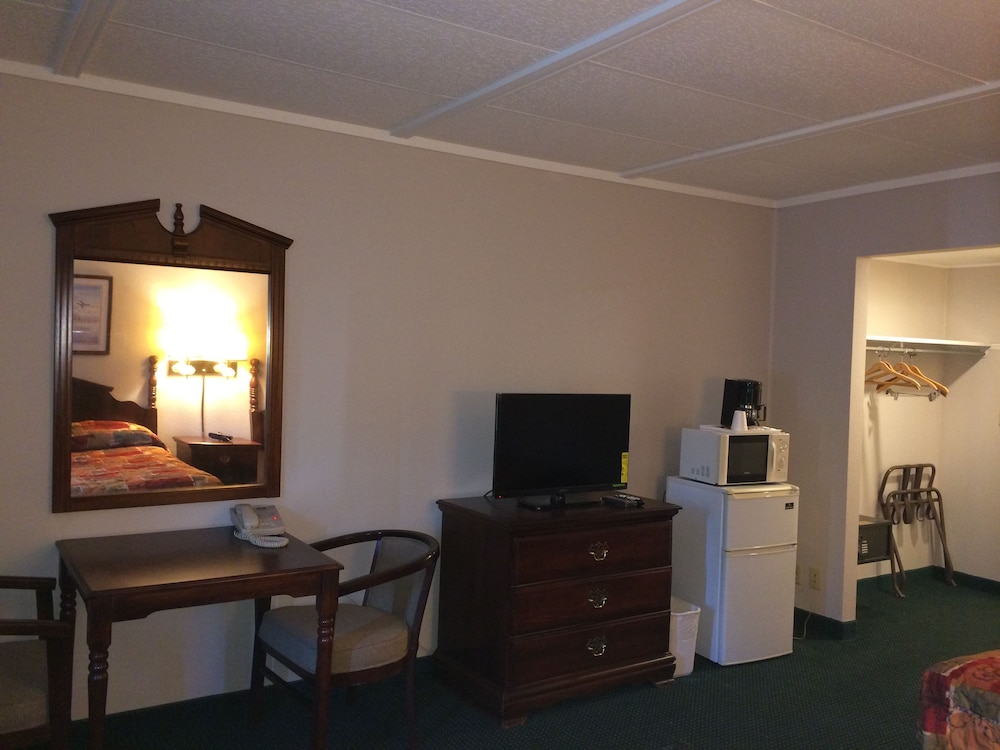 Rapids Inn and Suites - photo 31