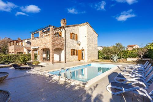 Villa Sonne in Central Istria for 8 people pet friendly with private pool — 4-Star Luxury Hotel in Vodnjan, Croatia