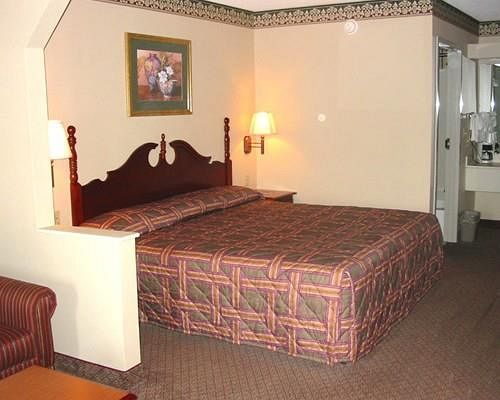 Nola Inn and Suites - photo 14