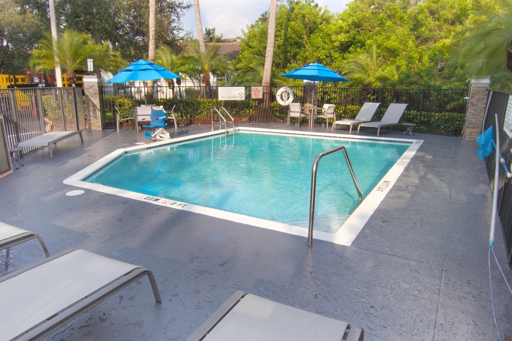 Holiday Inn Express & Suites Ft. Lauderdale Airport West by IHG - photo 43