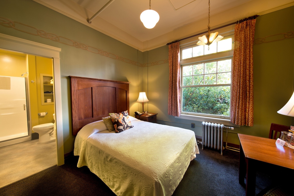 McMenamins Grand Lodge - photo 17