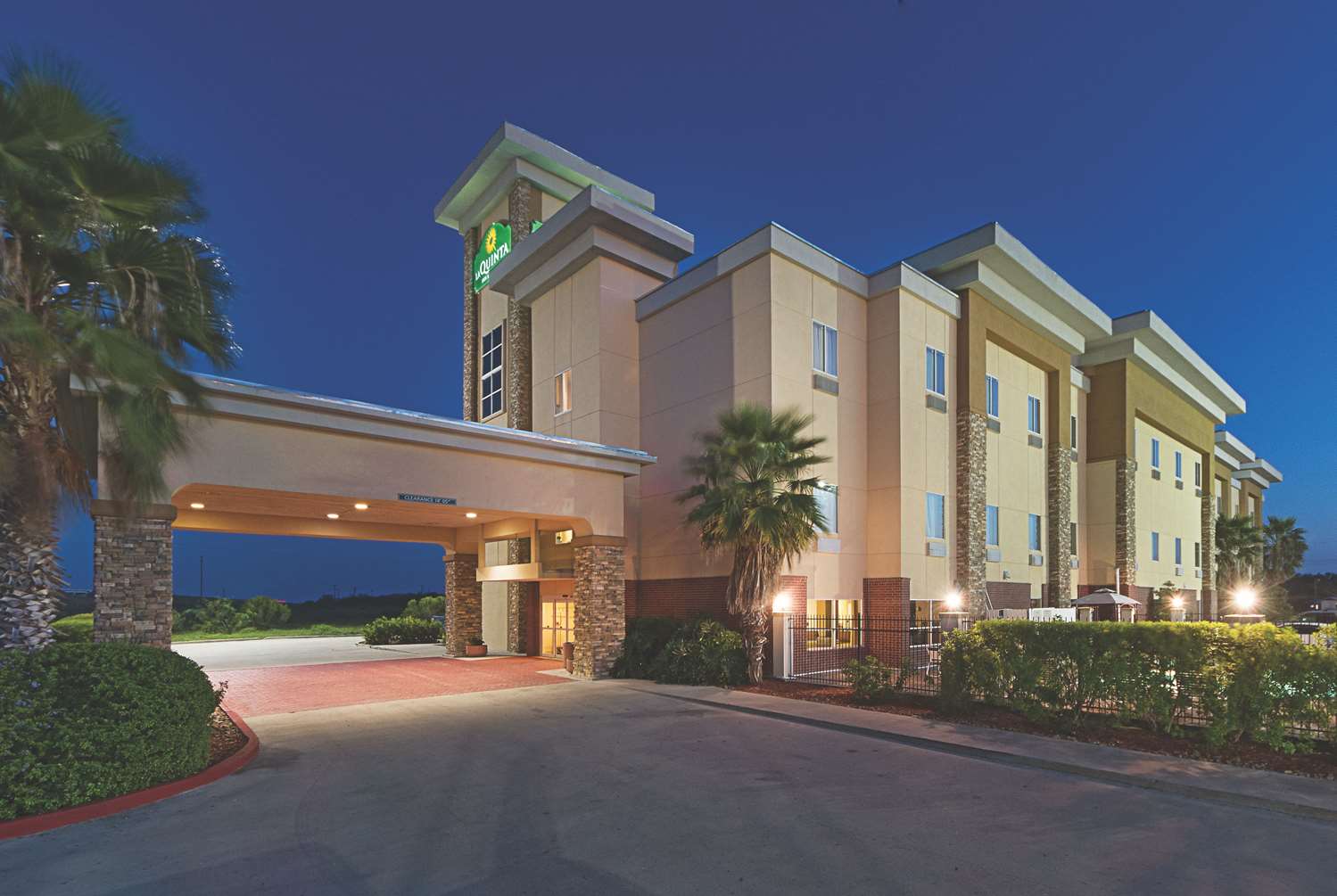 La Quinta Inn & Suites Mathis - photo 20