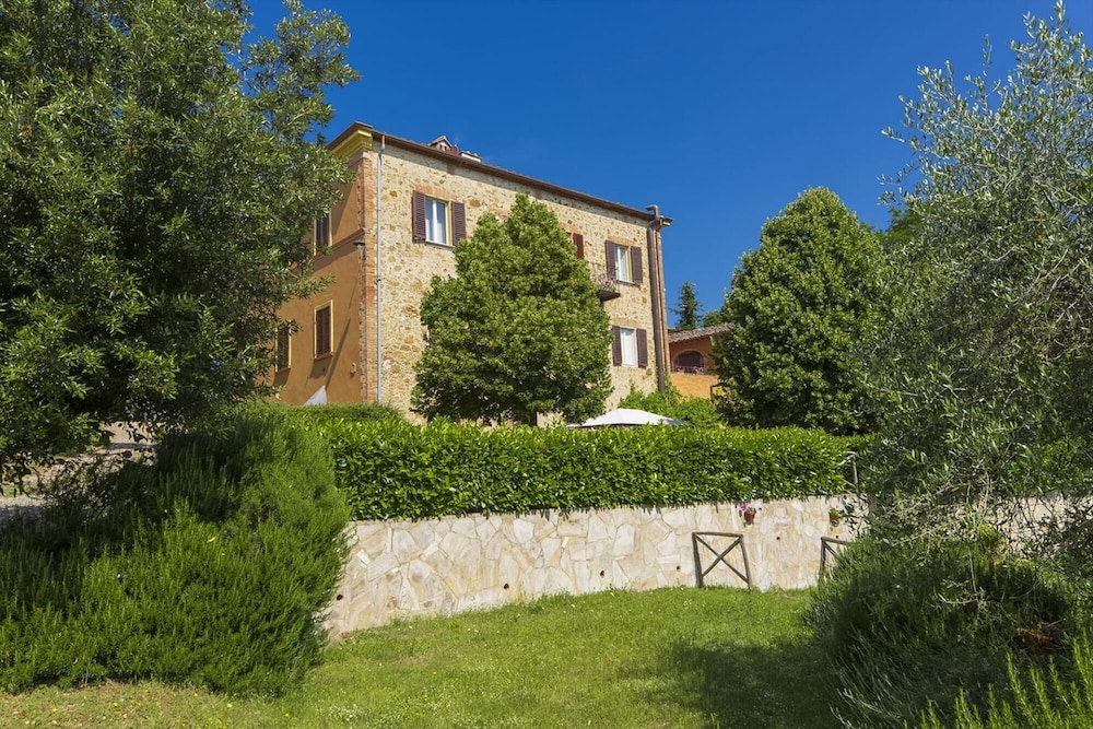 Villa Angelini 14&7 Emma Villas — 4-Star Luxury Hotel in Murlo, Italy