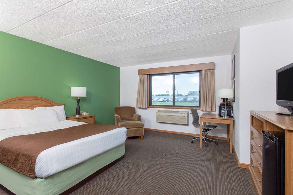 AmericInn by Wyndham Eau Claire - photo 9