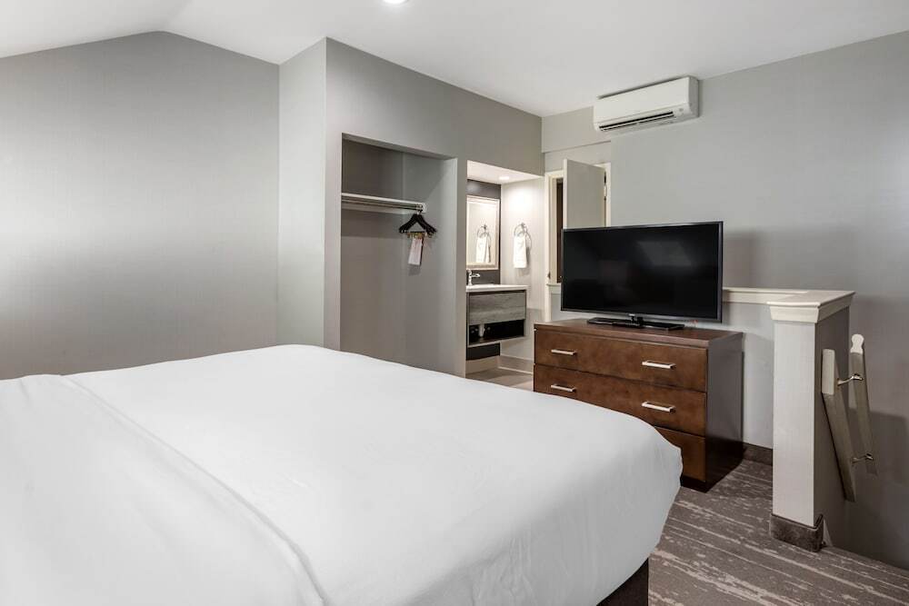 Amwell Suites - photo 4