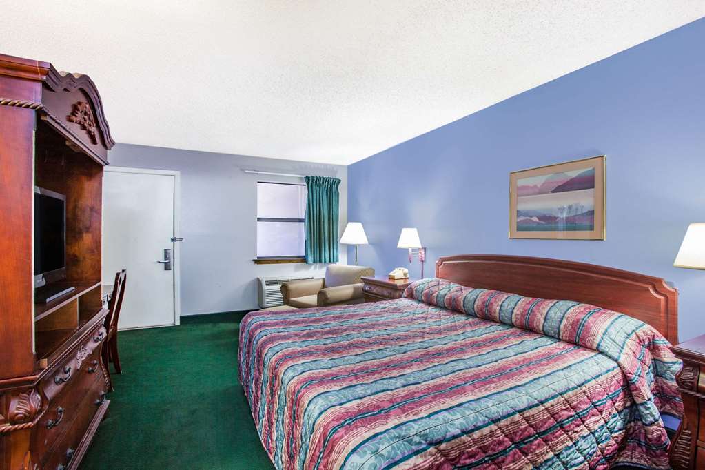 Super 8 by Wyndham Malvern - photo 17
