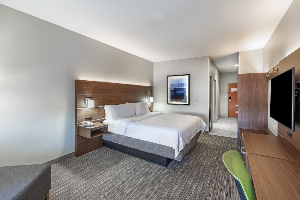 Holiday Inn Express Hotel and Suites Pryor by IHG - photo 14