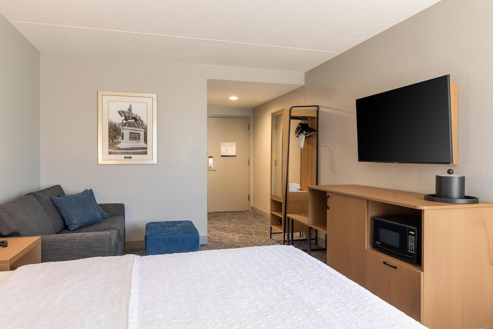 Hampton Inn Portsmouth Central - photo 31