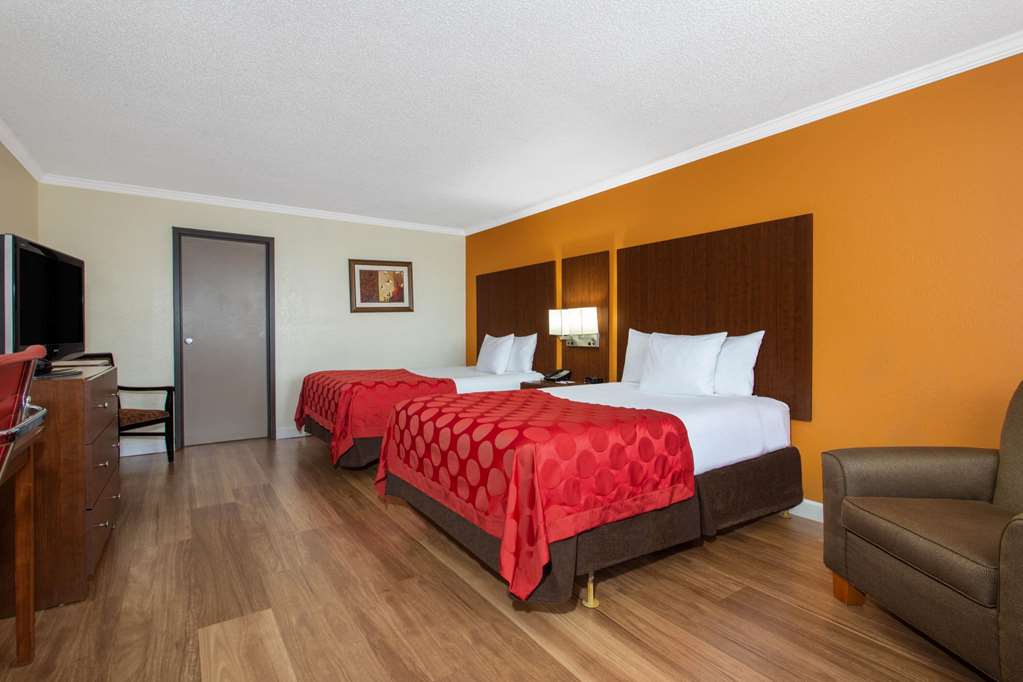 Ramada by Wyndham Tampa Westshore Airport South - photo 26