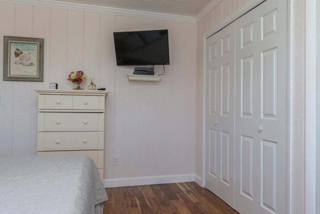 Breezy Oaks by Oak Island Accommodations - featured photo