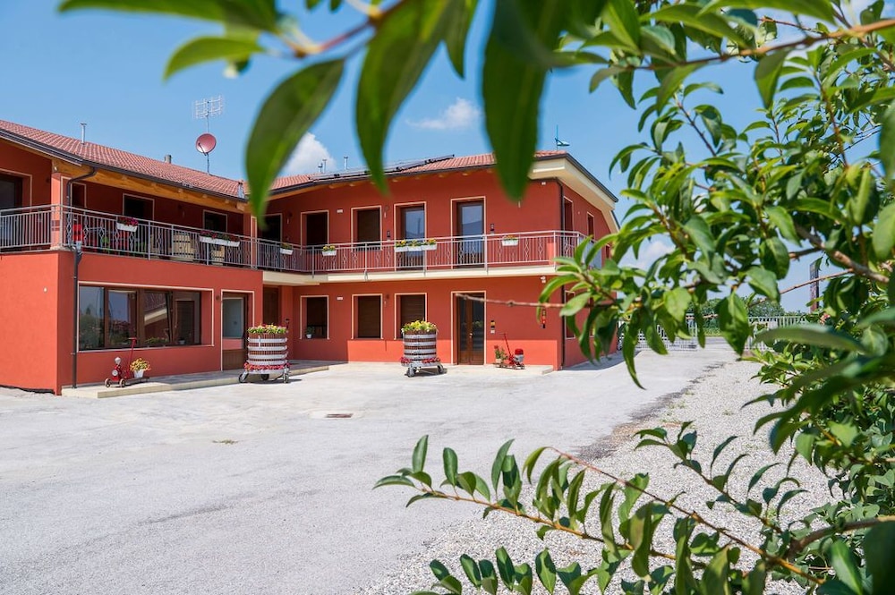 Vino e Turismo - carbon neutral hotel in Cervasca