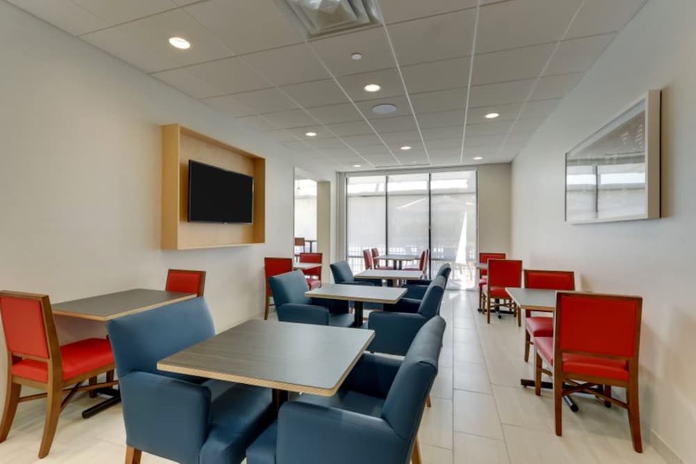 Holiday Inn Express & Suites Winston Salem Sw Clemmons by IHG - photo 55