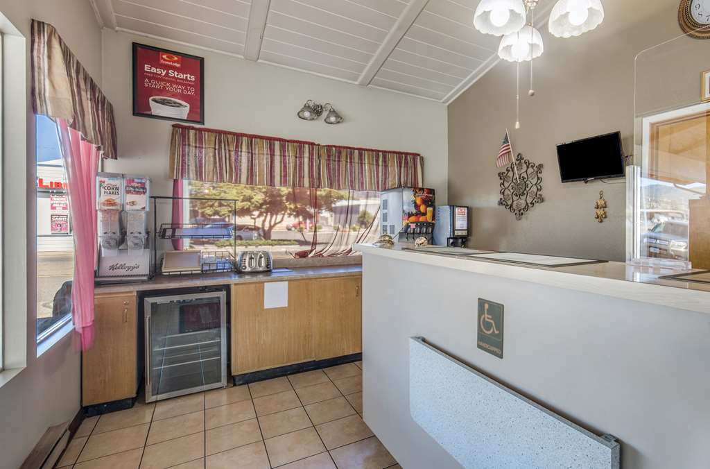 Econo Lodge Inn & Suites Yreka - photo 3
