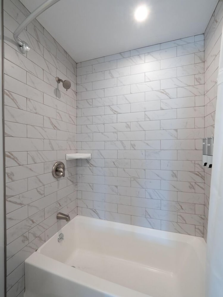 Long Beach Suites - photo 14