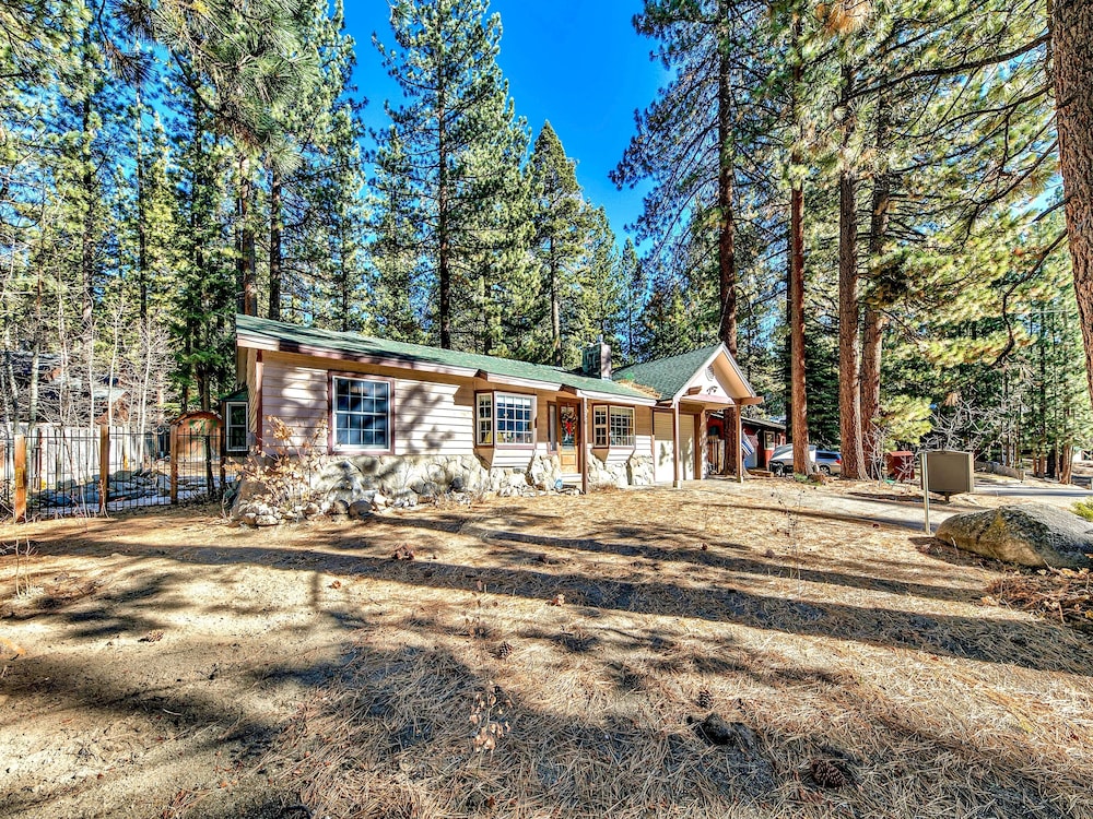 2556H Lazy Bear's Den — 4-Star Luxury Hotel in South Lake Tahoe, United States