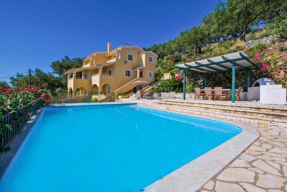 Ioannas House in Nisaki — 4-Star Luxury Hotel in Corfu, Greece