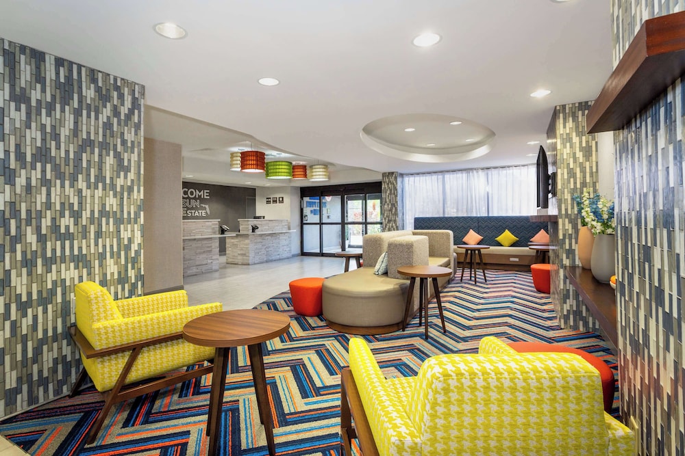 Hampton Inn Orlando International Airport - photo 3