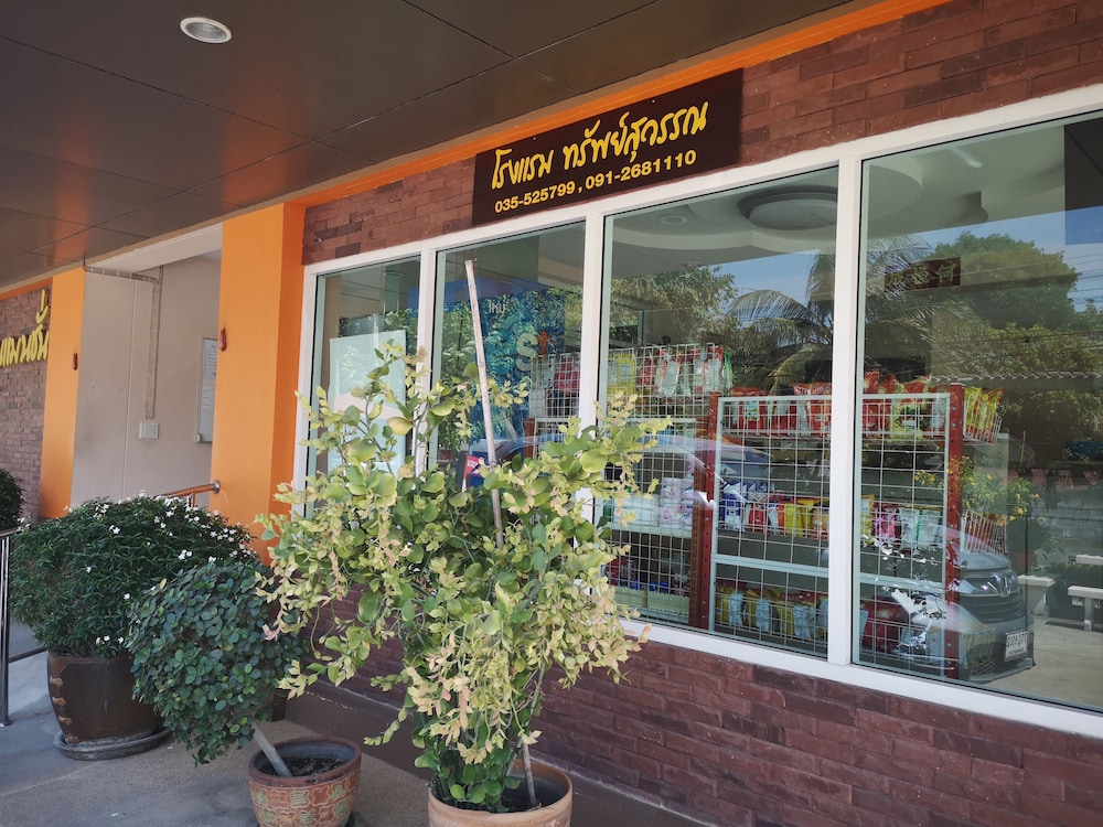 Sab Suwarn Mansion in Suphan Buri, Thailand