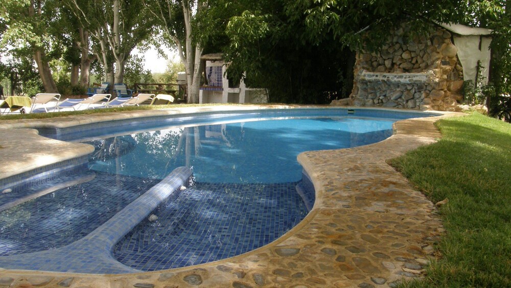Cueva El Guindas - carbon neutral hotel in Baza