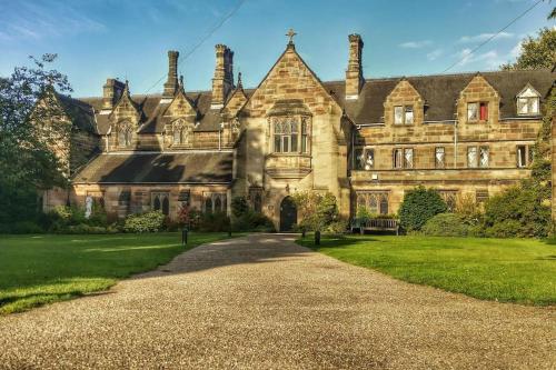 Alton Village 5mins To Alton Towers 3 Bedrooms Sleeps 8 Jcb Golf — Alton