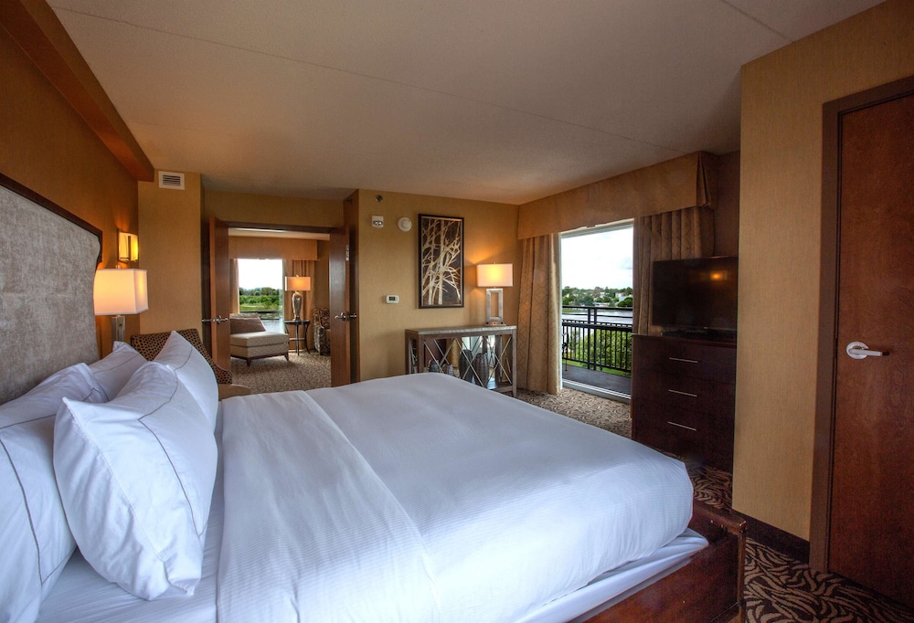 DoubleTree by Hilton Bay City Riverfront - photo 12