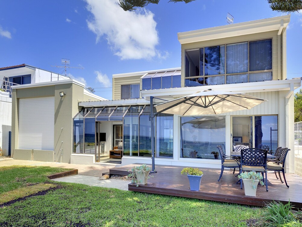 Whispering Sands at Corlette 2 — 4-Star Luxury Hotel in Corlette, Australia