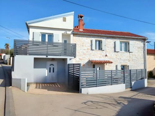 Apartment Patrik — 4-Star Luxury Hotel in None, Croatia