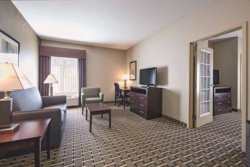 La Quinta Inn & Suites by Wyndham Lancaster - photo 13