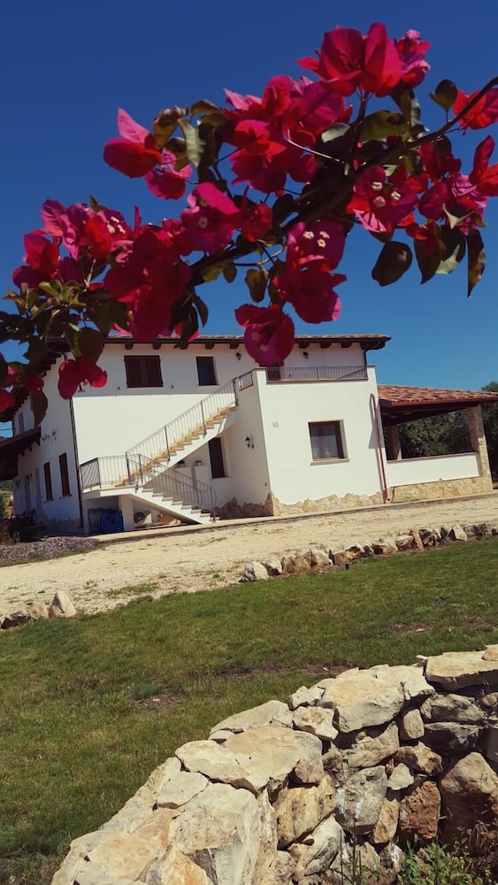 Sa Mandracchina — 4-Star Luxury Hotel in Olmedo, Italy