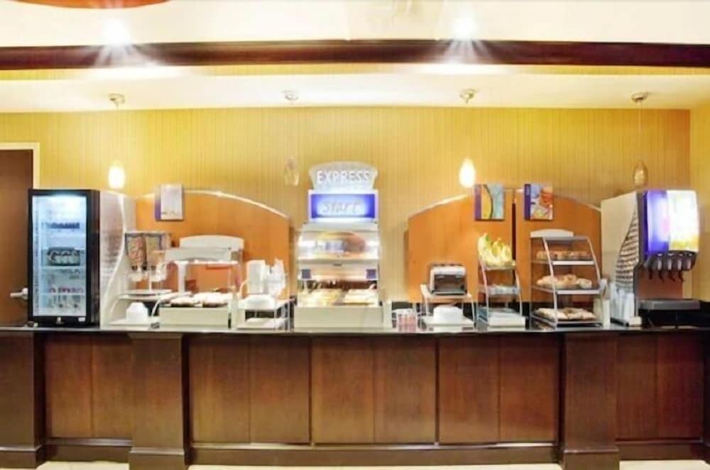 Holiday Inn Express & Suites Rome East by IHG - photo 29