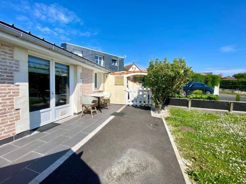 Le doux rivage plain pied avec jardin et parking Dog friendly LABEL clés vacances in Criel-Sur-Mer, France