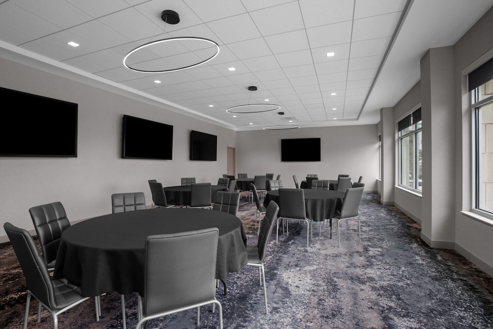 AC Hotel Pittsburgh Southpointe - photo 23