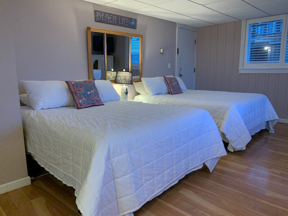 Vineyard Harbor Motel Private Beach - photo 22
