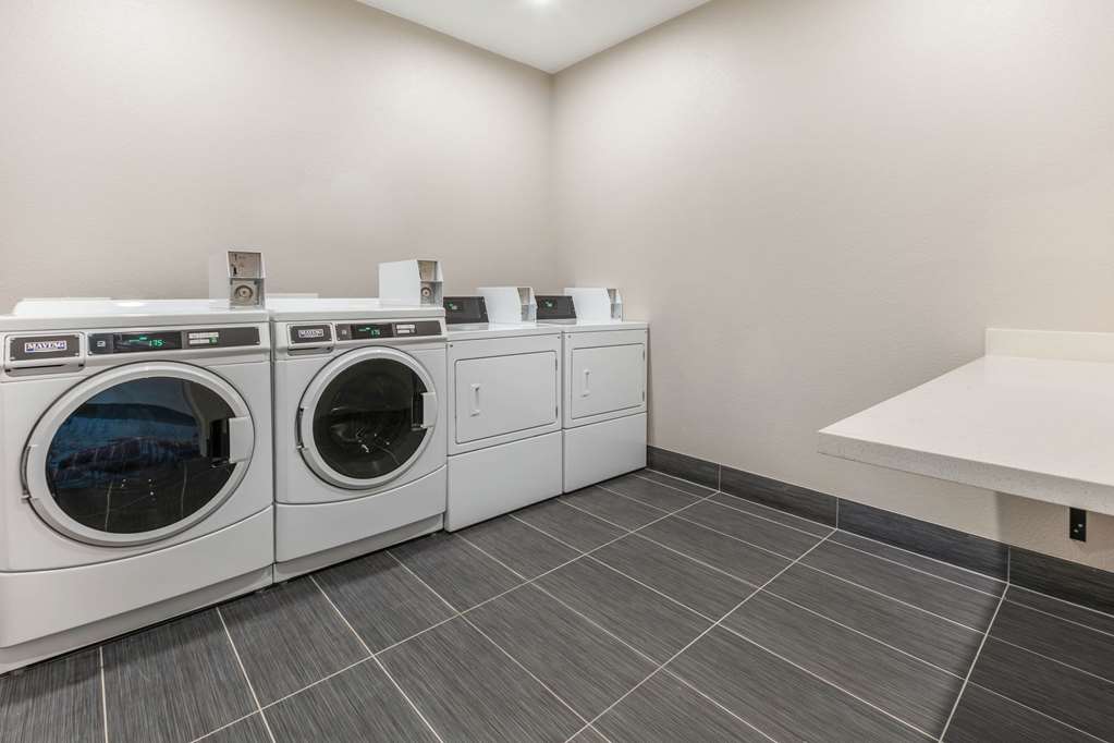 La Quinta Inn & Suites by Wyndham Lewisville - photo 57