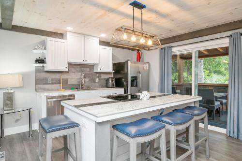 Mountains to Sea by Oak Island Accommodations - photo 37