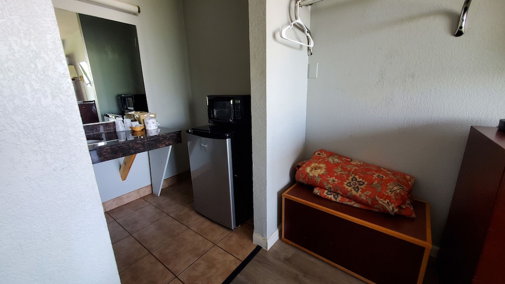 Starway Inn - photo 7