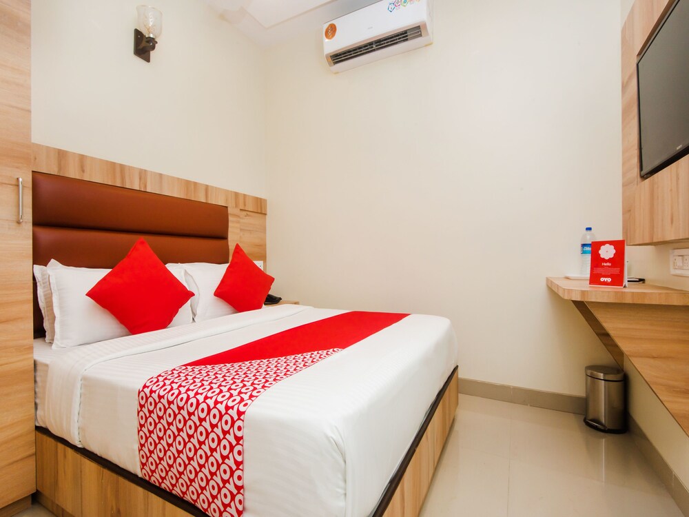 OYO 12257 Hotel Sai Suites
