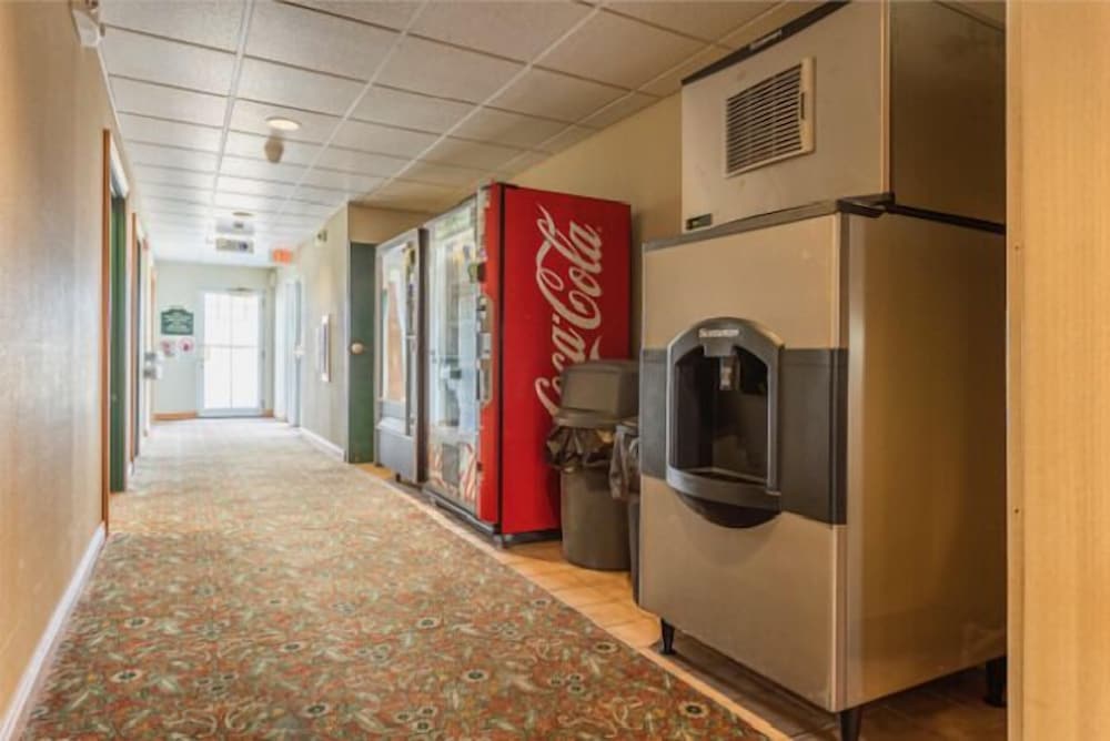Lancaster Inn and Suites - photo 33